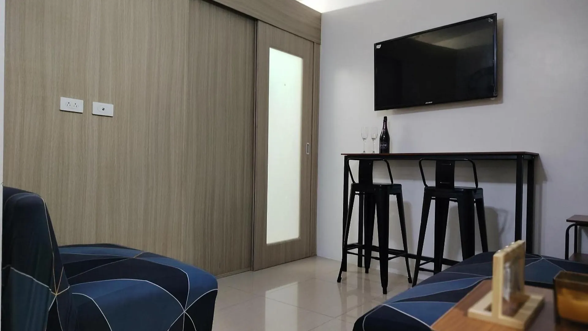 Shore Residences - 2 Bedroom Pool View Near Moa Manila